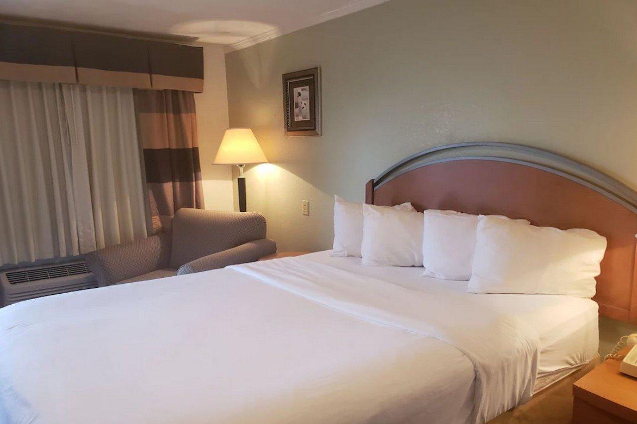 White Columns Inn Thomson Εξωτερικό φωτογραφία